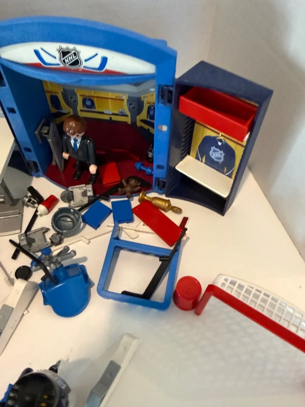 Playmobil questions leave